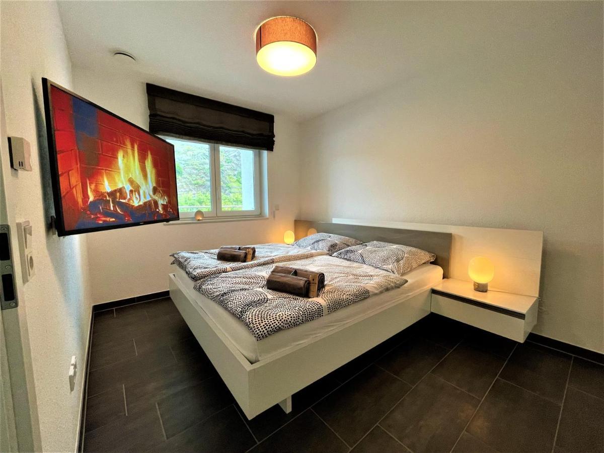 Moselufer, Schoenste Aussicht, Luxurioes, Netflix, Burg